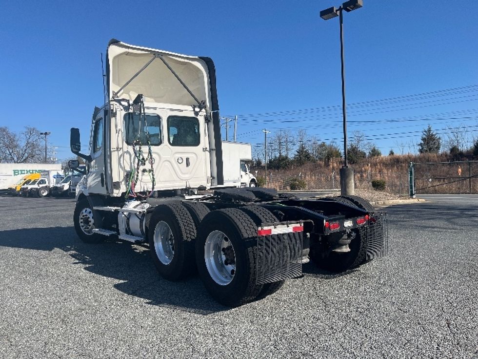 Day Cab Tractor-Heavy Duty Tractors-Freightliner-2021-T11664ST-Concord-NC-233,832\n\t\tmiles-$ 67,500 - Image 5