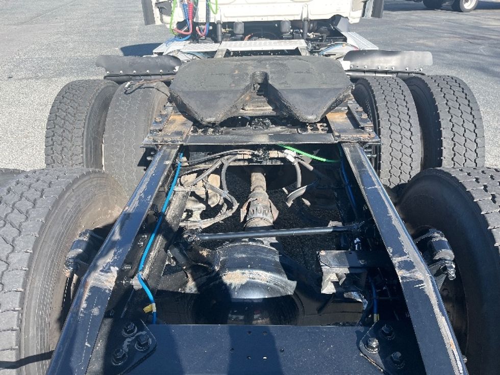 Day Cab Tractor-Heavy Duty Tractors-Freightliner-2021-T11664ST-Concord-NC-233,832\n\t\tmiles-$ 67,500 - Image 6