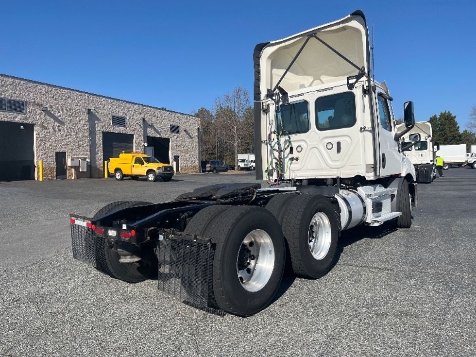 Day Cab Tractor-Heavy Duty Tractors-Freightliner-2021-T11664ST-Concord-NC-233,832\n\t\tmiles-$ 67,500 - Image 7