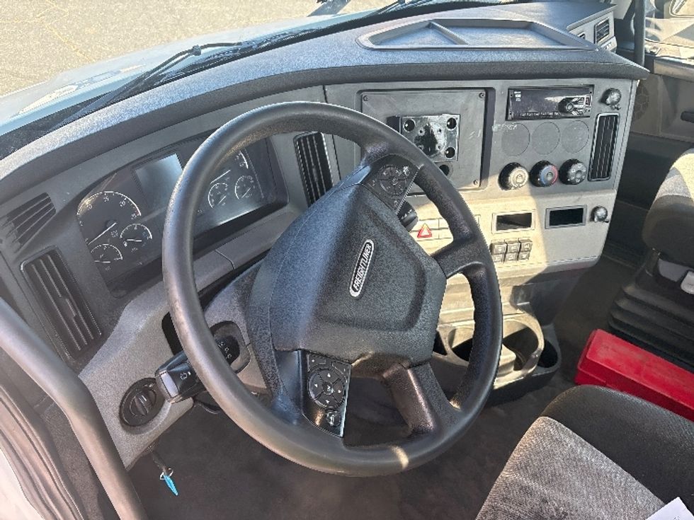 Day Cab Tractor-Heavy Duty Tractors-Freightliner-2021-T11664ST-Concord-NC-264,112\n\t\tmiles-$ 65,000 - Image 10