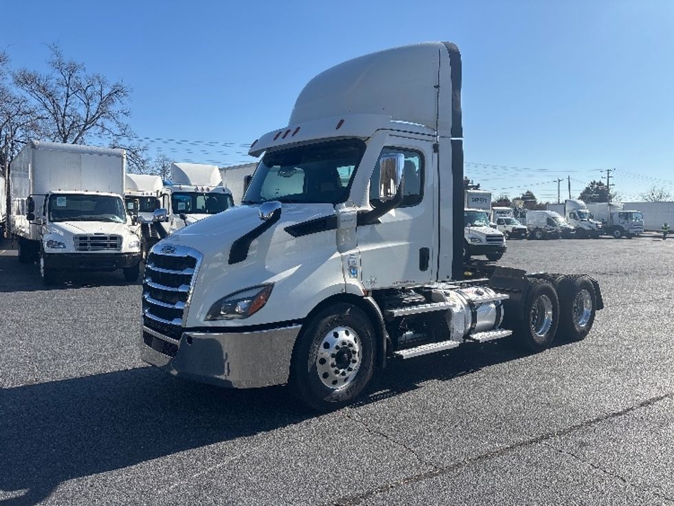 Day Cab Tractor-Heavy Duty Tractors-Freightliner-2021-T11664ST-Concord-NC-264,112\n\t\tmiles-$ 65,000 - Image 3