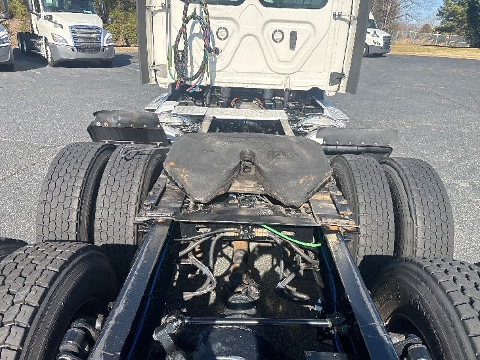 Day Cab Tractor-Heavy Duty Tractors-Freightliner-2021-T11664ST-Concord-NC-264,112\n\t\tmiles-$ 65,000 - Image 6