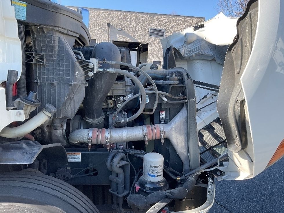 Day Cab Tractor-Heavy Duty Tractors-Freightliner-2021-T11664ST-Concord-NC-332,731\n\t\tmiles-$ 60,750 - Image 15