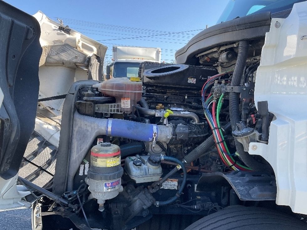 Day Cab Tractor-Heavy Duty Tractors-Freightliner-2021-T11664ST-Concord-NC-332,731\n\t\tmiles-$ 60,750 - Image 16