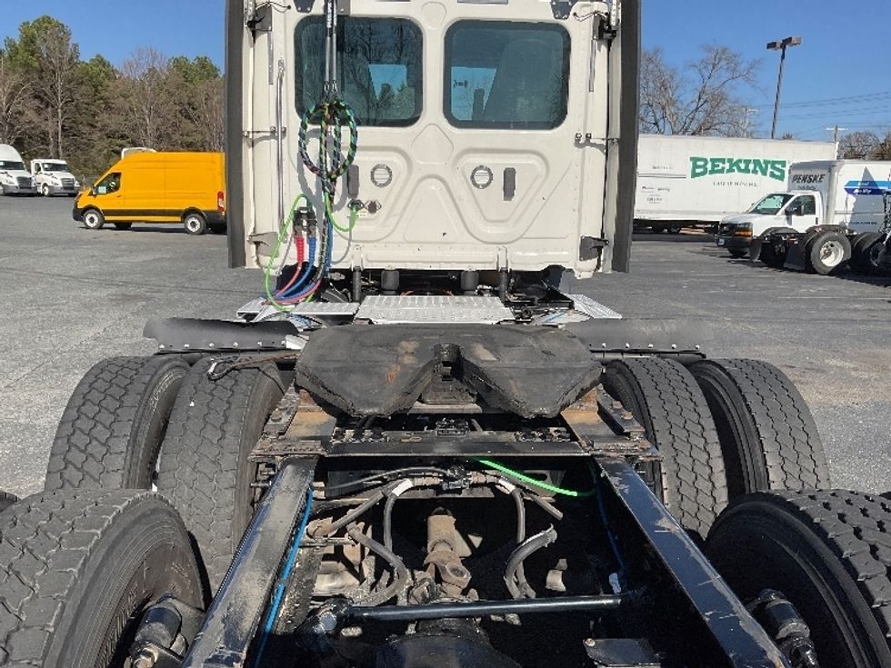 Day Cab Tractor-Heavy Duty Tractors-Freightliner-2021-T11664ST-Concord-NC-332,731\n\t\tmiles-$ 60,750 - Image 6