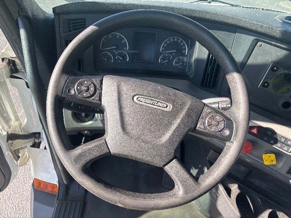 Day Cab Tractor-Heavy Duty Tractors-Freightliner-2021-T11664ST-Concord-NC-347,873\n\t\tmiles-$ 60,000 - Image 11