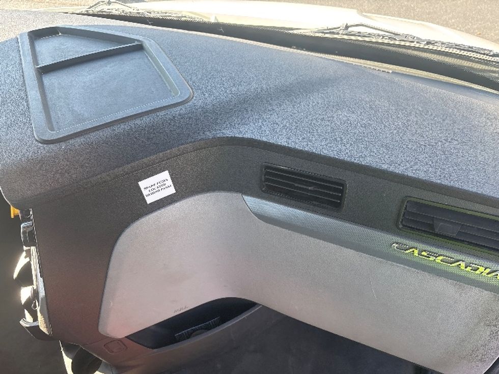 Day Cab Tractor-Heavy Duty Tractors-Freightliner-2021-T11664ST-Concord-NC-347,873\n\t\tmiles-$ 60,000 - Image 13