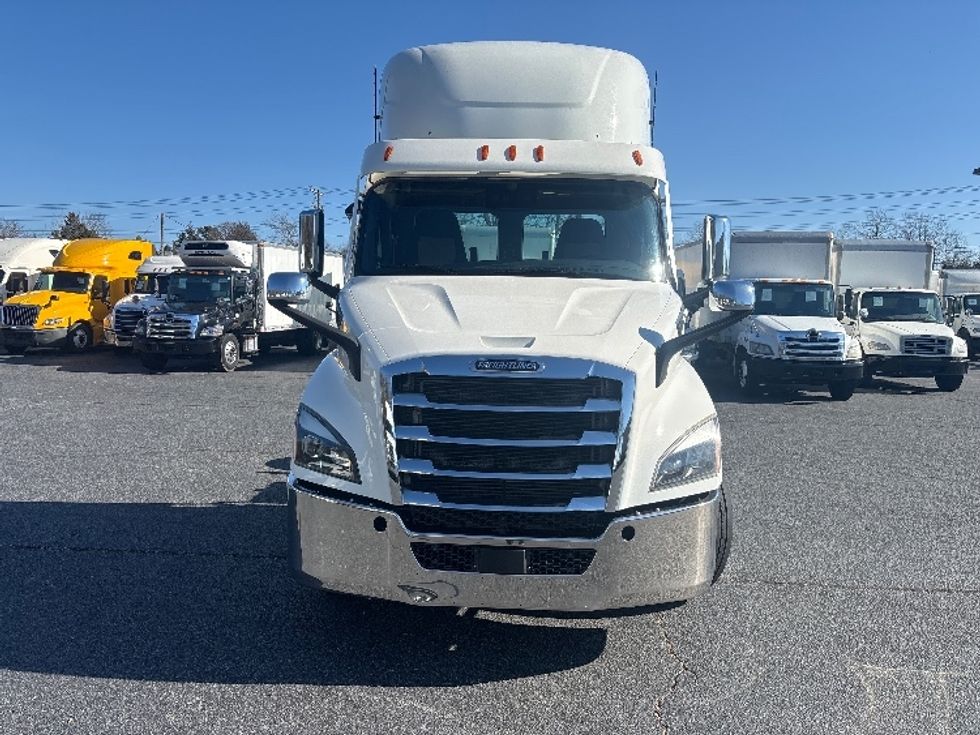 Day Cab Tractor-Heavy Duty Tractors-Freightliner-2021-T11664ST-Concord-NC-347,873\n\t\tmiles-$ 60,000 - Image 2