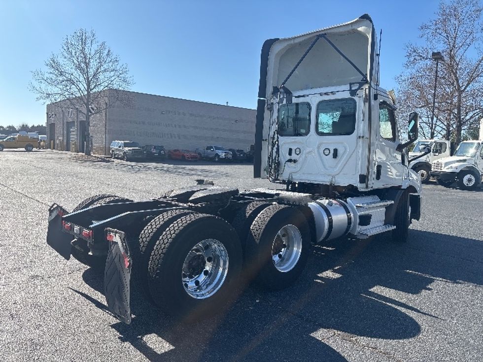 Day Cab Tractor-Heavy Duty Tractors-Freightliner-2021-T11664ST-Concord-NC-347,873\n\t\tmiles-$ 60,000 - Image 7