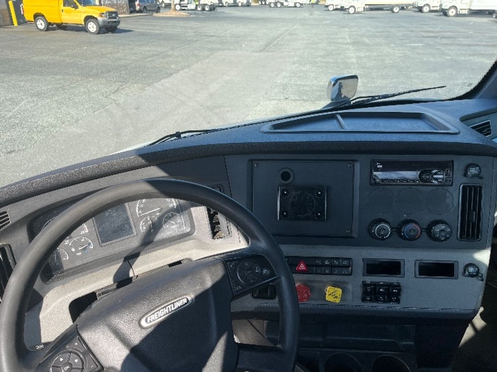 Day Cab Tractor-Heavy Duty Tractors-Freightliner-2021-T11664ST-Concord-NC-365,101\n\t\tmiles-$ 58,750 - Image 10