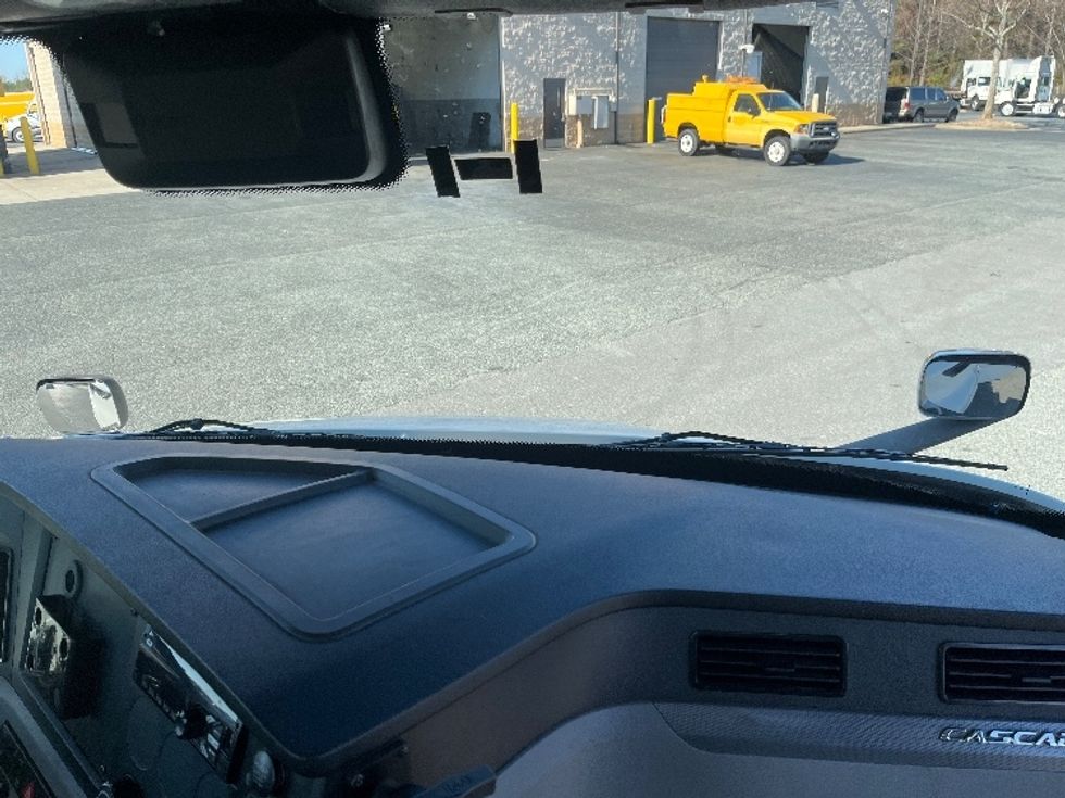 Day Cab Tractor-Heavy Duty Tractors-Freightliner-2021-T11664ST-Concord-NC-365,101\n\t\tmiles-$ 58,750 - Image 13