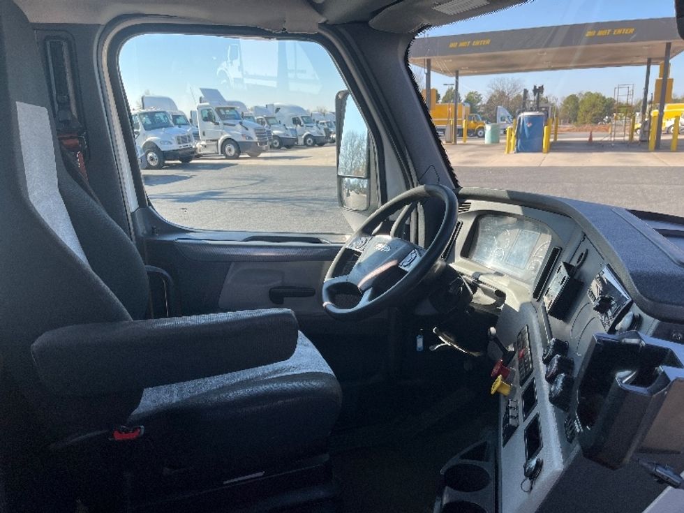 Day Cab Tractor-Heavy Duty Tractors-Freightliner-2021-T11664ST-Concord-NC-365,101\n\t\tmiles-$ 58,750 - Image 14