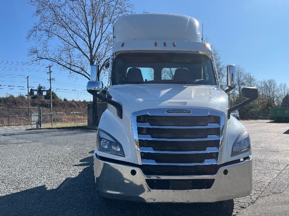 Day Cab Tractor-Heavy Duty Tractors-Freightliner-2021-T11664ST-Concord-NC-365,101\n\t\tmiles-$ 58,750 - Image 2