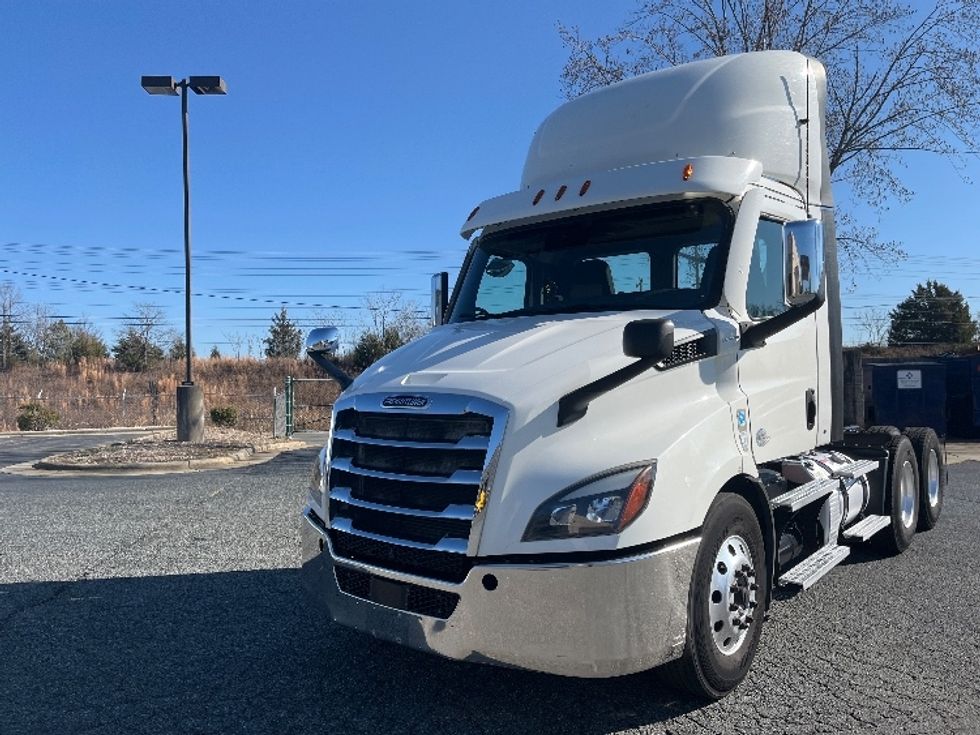 Day Cab Tractor-Heavy Duty Tractors-Freightliner-2021-T11664ST-Concord-NC-365,101\n\t\tmiles-$ 58,750 - Image 3