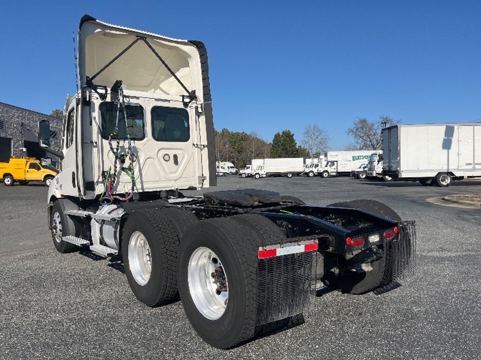 Day Cab Tractor-Heavy Duty Tractors-Freightliner-2021-T11664ST-Concord-NC-365,101\n\t\tmiles-$ 58,750 - Image 5