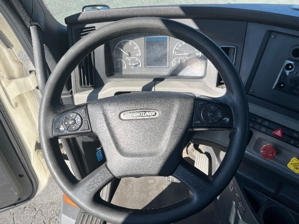 Day Cab Tractor-Heavy Duty Tractors-Freightliner-2021-T11664ST-Concord-NC-365,167\n\t\tmiles-$ 58,750 - Image 11
