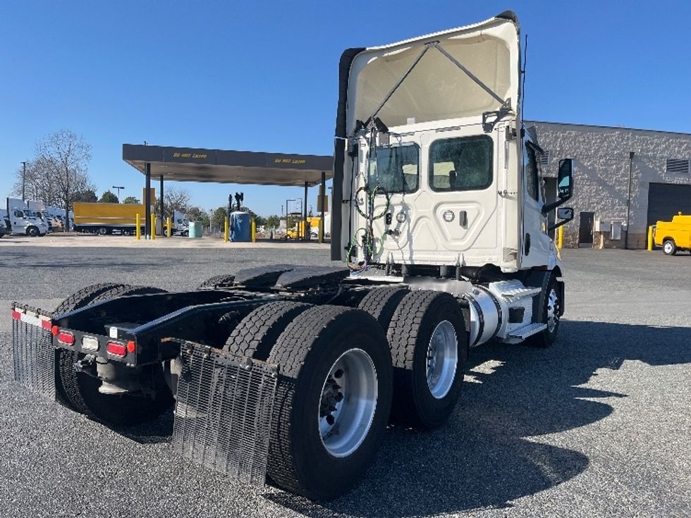 Day Cab Tractor-Heavy Duty Tractors-Freightliner-2021-T11664ST-Concord-NC-365,167\n\t\tmiles-$ 58,750 - Image 7