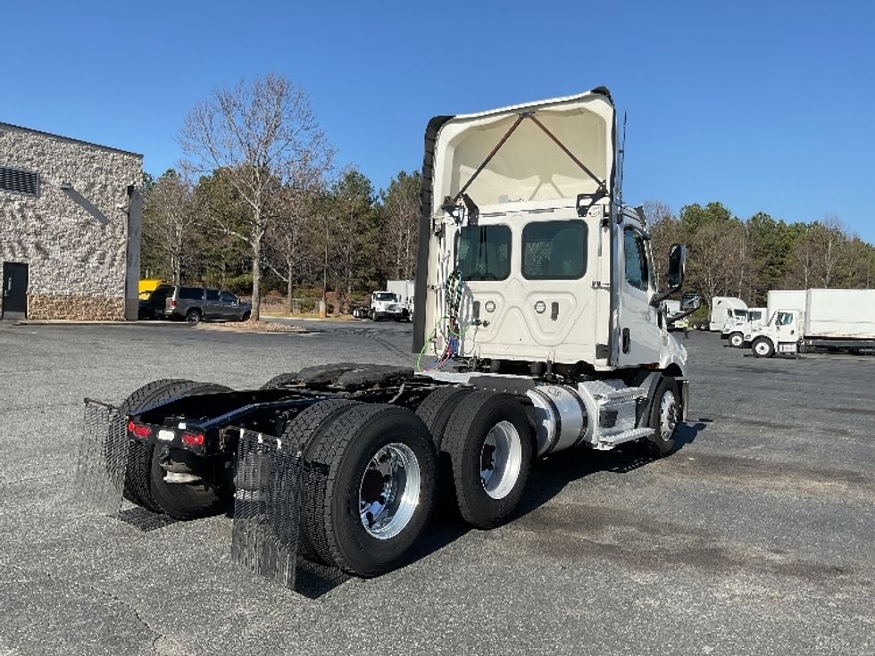 Day Cab Tractor-Heavy Duty Tractors-Freightliner-2021-T11664ST-Concord-NC-370,600\n\t\tmiles-$ 58,500 - Image 7
