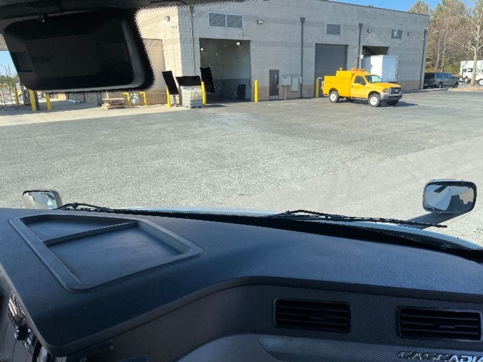 Day Cab Tractor-Heavy Duty Tractors-Freightliner-2021-T11664ST-Concord-NC-375,131\n\t\tmiles-$ 58,250 - Image 13