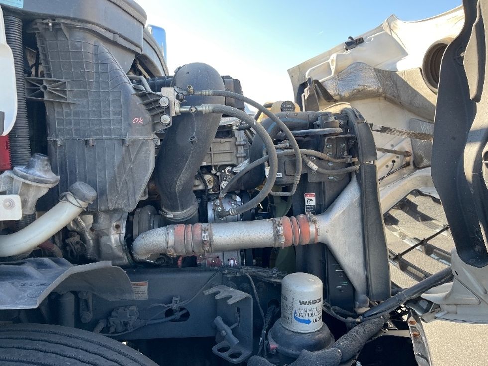 Day Cab Tractor-Heavy Duty Tractors-Freightliner-2021-T11664ST-Concord-NC-375,131\n\t\tmiles-$ 58,250 - Image 15