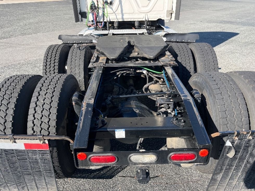 Day Cab Tractor-Heavy Duty Tractors-Freightliner-2021-T11664ST-Concord-NC-375,131\n\t\tmiles-$ 58,250 - Image 6