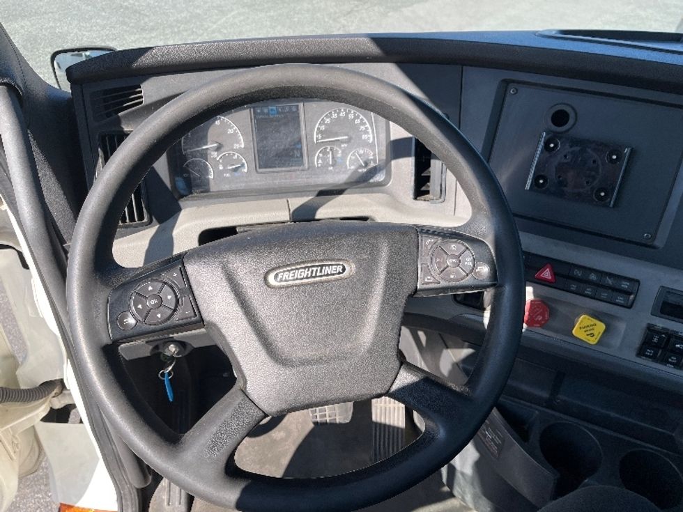 Day Cab Tractor-Heavy Duty Tractors-Freightliner-2021-T11664ST-Concord-NC-375,200\n\t\tmiles-$ 58,250 - Image 11