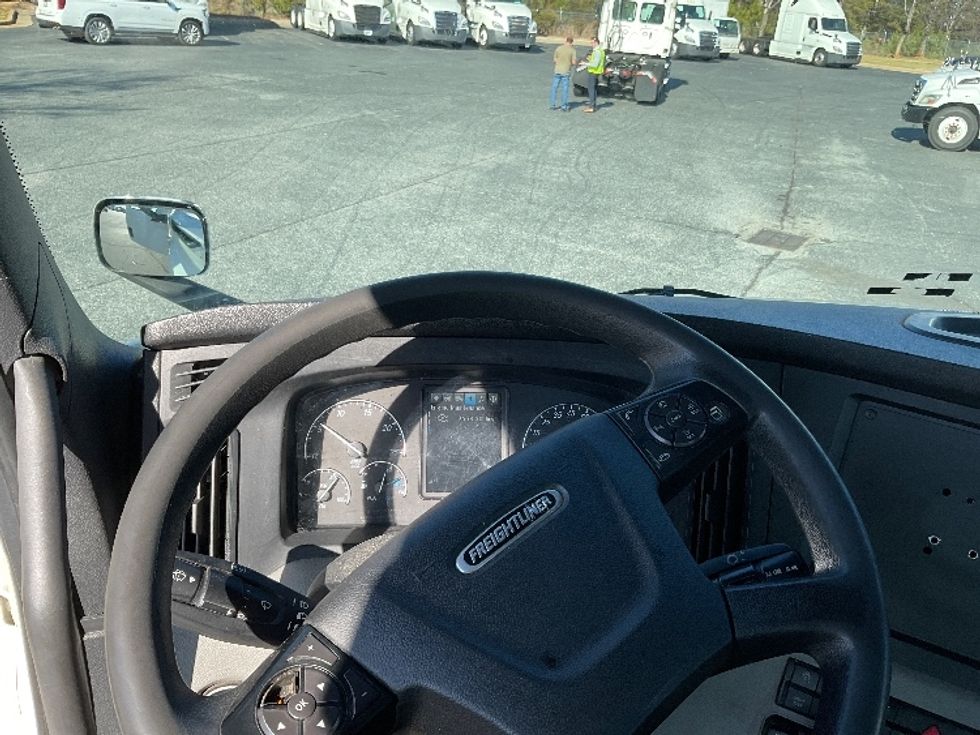 Day Cab Tractor-Heavy Duty Tractors-Freightliner-2021-T11664ST-Concord-NC-379,450\n\t\tmiles-$ 58,000 - Image 11