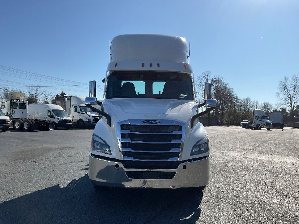 Day Cab Tractor-Heavy Duty Tractors-Freightliner-2021-T11664ST-Concord-NC-379,450\n\t\tmiles-$ 58,000 - Image 2