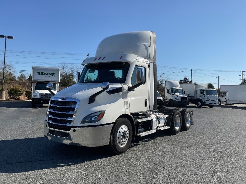 Day Cab Tractor-Heavy Duty Tractors-Freightliner-2021-T11664ST-Concord-NC-379,450\n\t\tmiles-$ 58,000 - Image 3