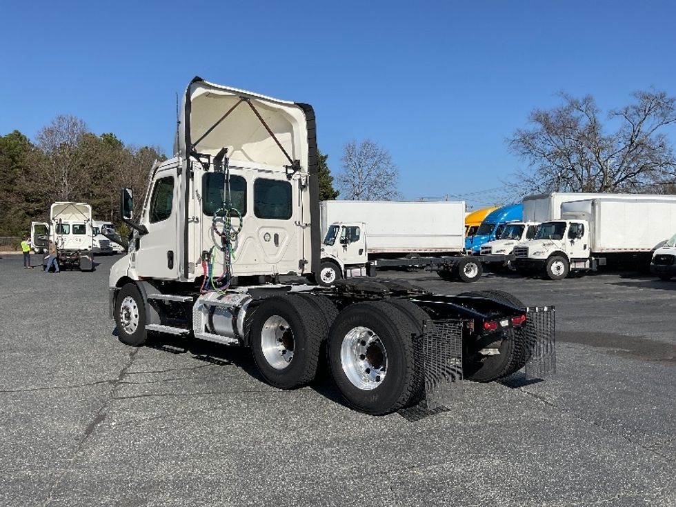 Day Cab Tractor-Heavy Duty Tractors-Freightliner-2021-T11664ST-Concord-NC-379,450\n\t\tmiles-$ 58,000 - Image 5