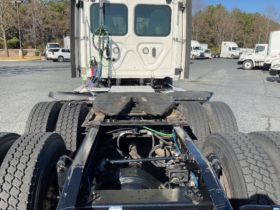 Day Cab Tractor-Heavy Duty Tractors-Freightliner-2021-T11664ST-Concord-NC-379,450\n\t\tmiles-$ 58,000 - Image 6