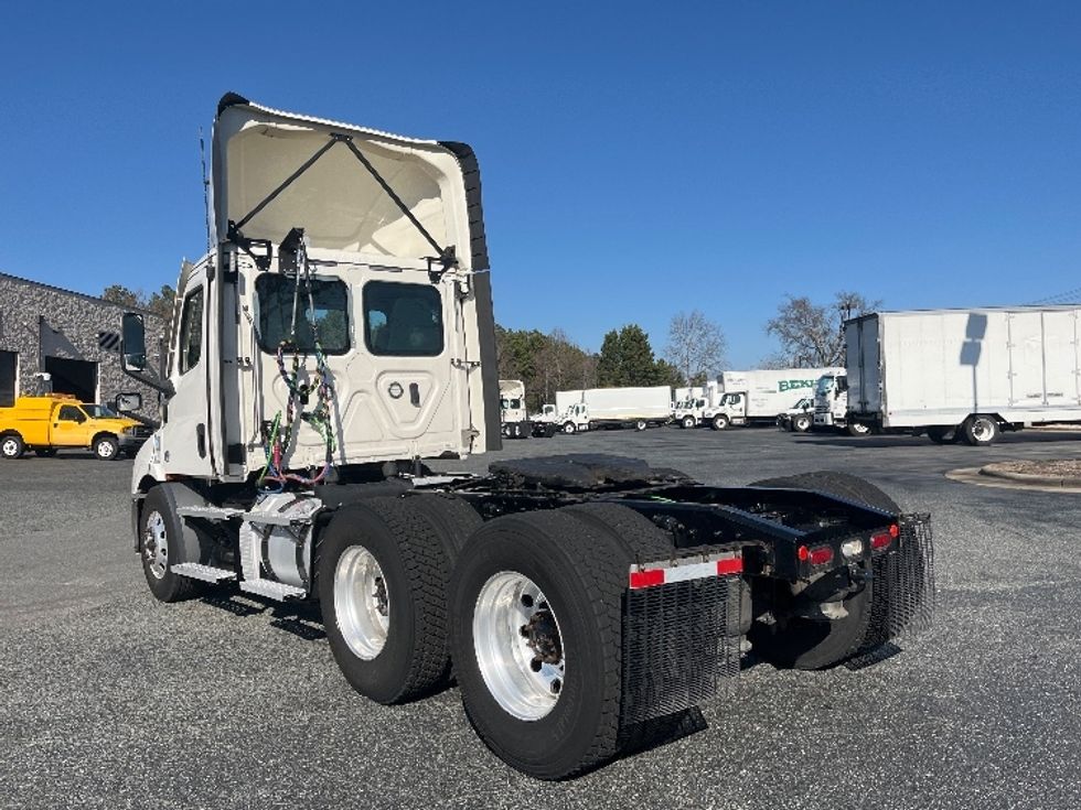 Day Cab Tractor-Heavy Duty Tractors-Freightliner-2021-T11664ST-Concord-NC-381,957\n\t\tmiles-$ 57,750 - Image 5