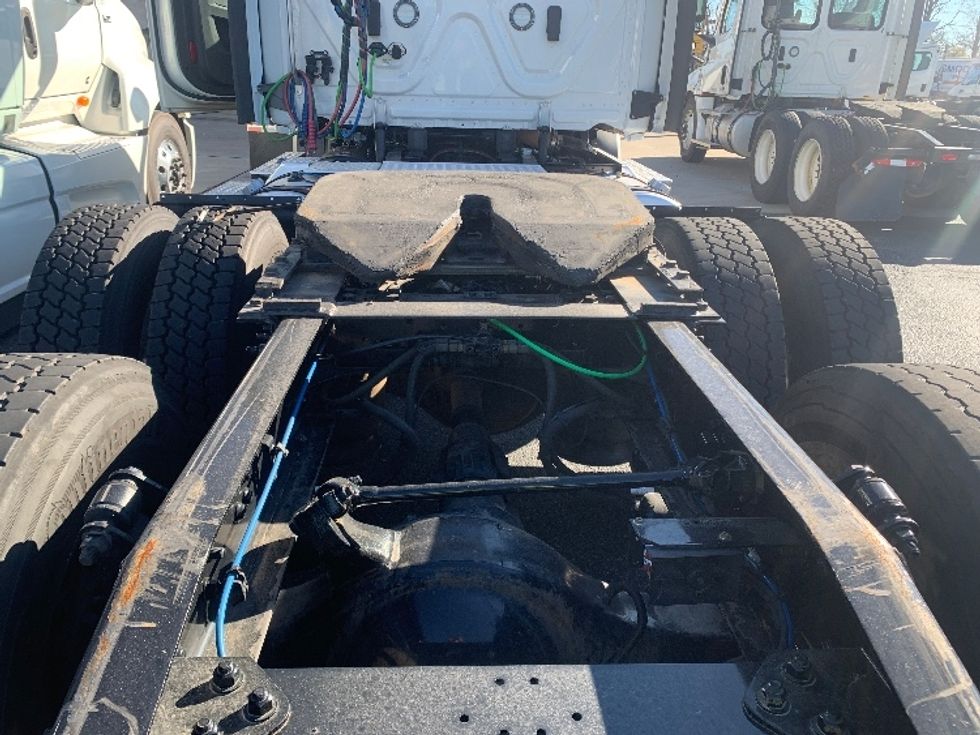 Day Cab Tractor-Heavy Duty Tractors-Freightliner-2021-T11664ST-Concord-NC-381,957\n\t\tmiles-$ 57,750 - Image 6