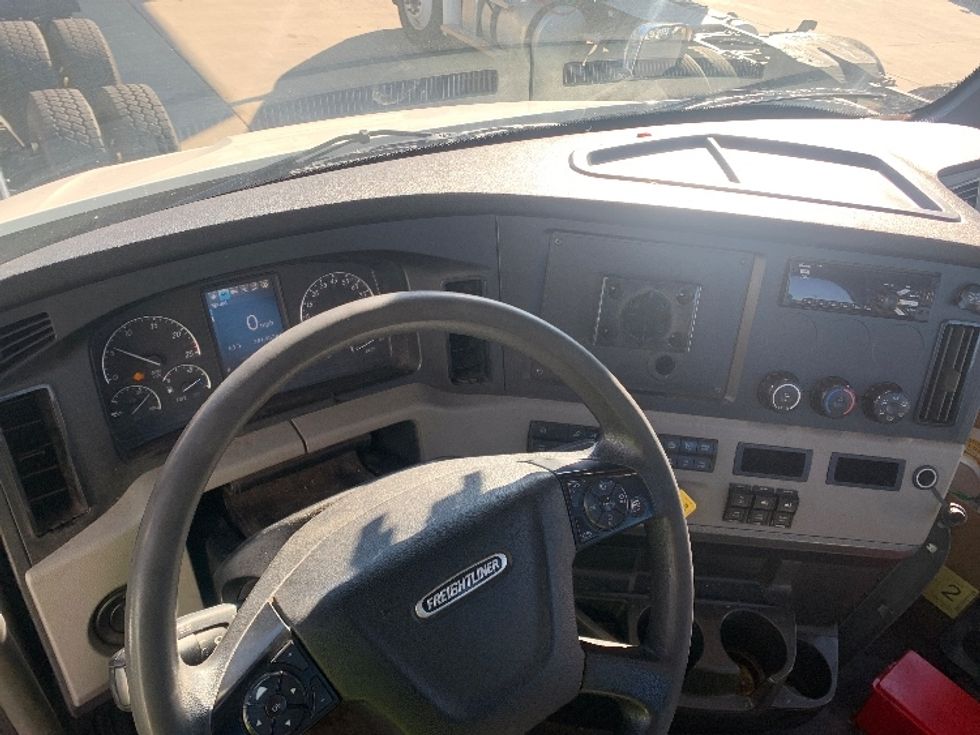 Day Cab Tractor-Heavy Duty Tractors-Freightliner-2021-T11664ST-Concord-NC-385,599\n\t\tmiles-$ 57,500 - Image 10