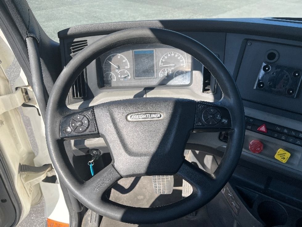 Day Cab Tractor-Heavy Duty Tractors-Freightliner-2021-T11664ST-Concord-NC-385,599\n\t\tmiles-$ 57,500 - Image 11
