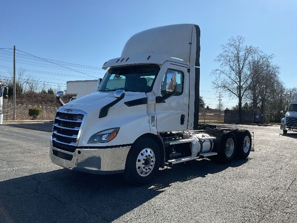 Day Cab Tractor-Heavy Duty Tractors-Freightliner-2021-T11664ST-Concord-NC-395,010\n\t\tmiles-$ 57,000 - Image 3