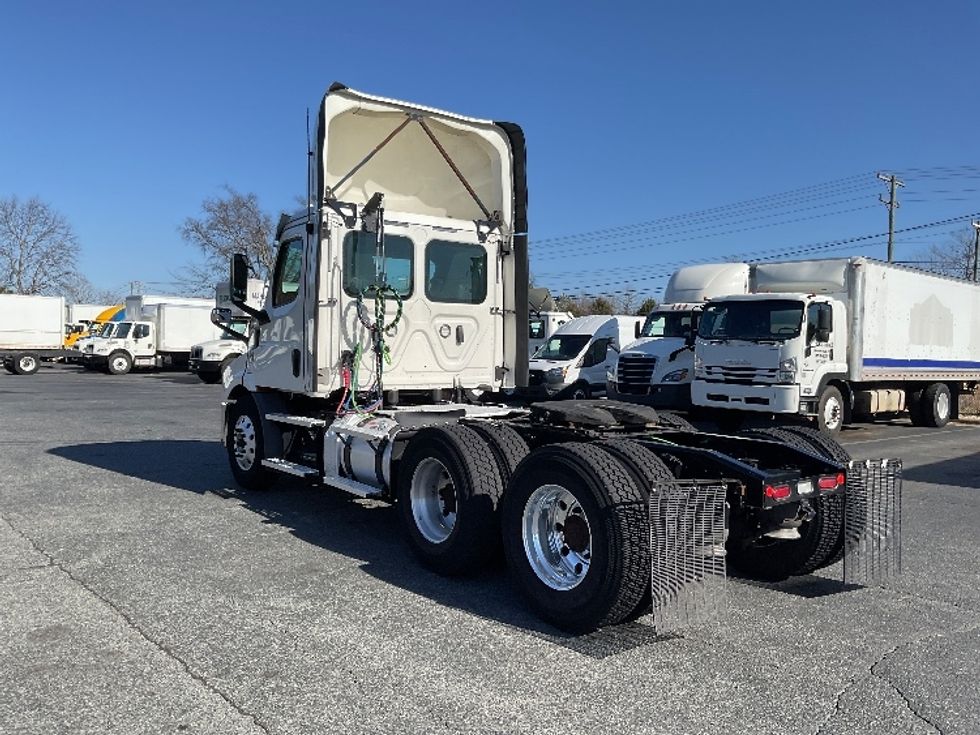 Day Cab Tractor-Heavy Duty Tractors-Freightliner-2021-T11664ST-Concord-NC-395,010\n\t\tmiles-$ 57,000 - Image 5