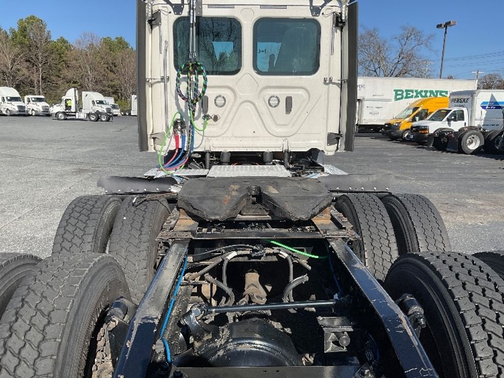 Day Cab Tractor-Heavy Duty Tractors-Freightliner-2021-T11664ST-Concord-NC-395,010\n\t\tmiles-$ 57,000 - Image 6