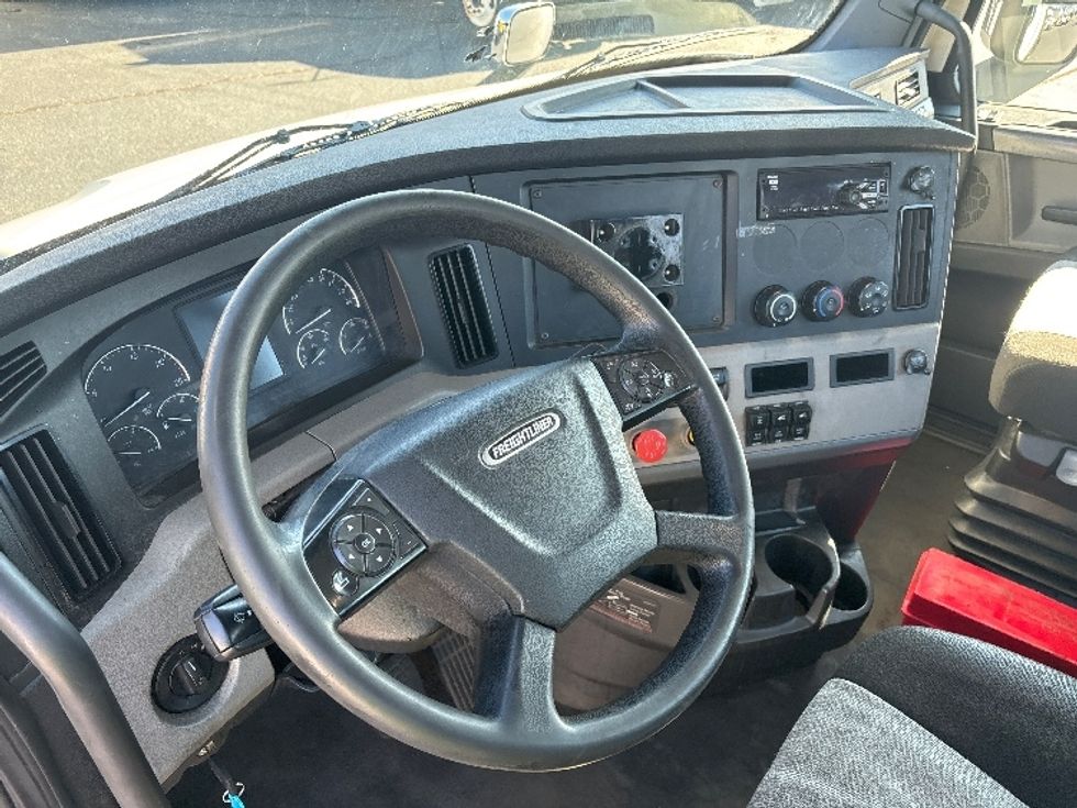 Day Cab Tractor-Heavy Duty Tractors-Freightliner-2021-T11664ST-Concord-NC-396,226\n\t\tmiles-$ 57,000 - Image 10