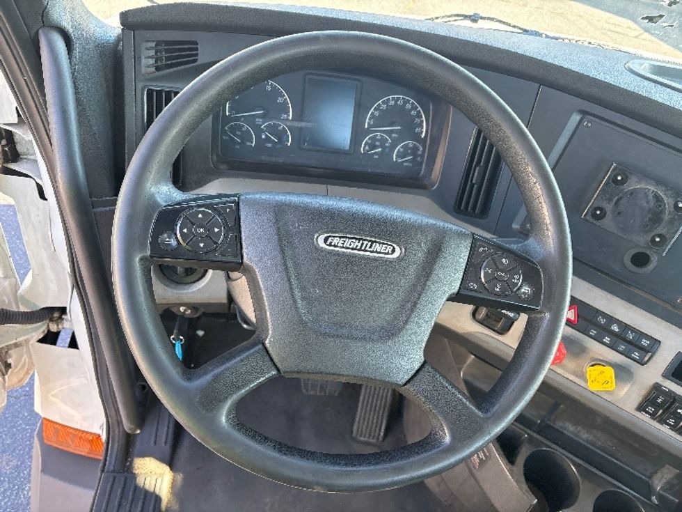 Day Cab Tractor-Heavy Duty Tractors-Freightliner-2021-T11664ST-Concord-NC-396,226\n\t\tmiles-$ 57,000 - Image 11