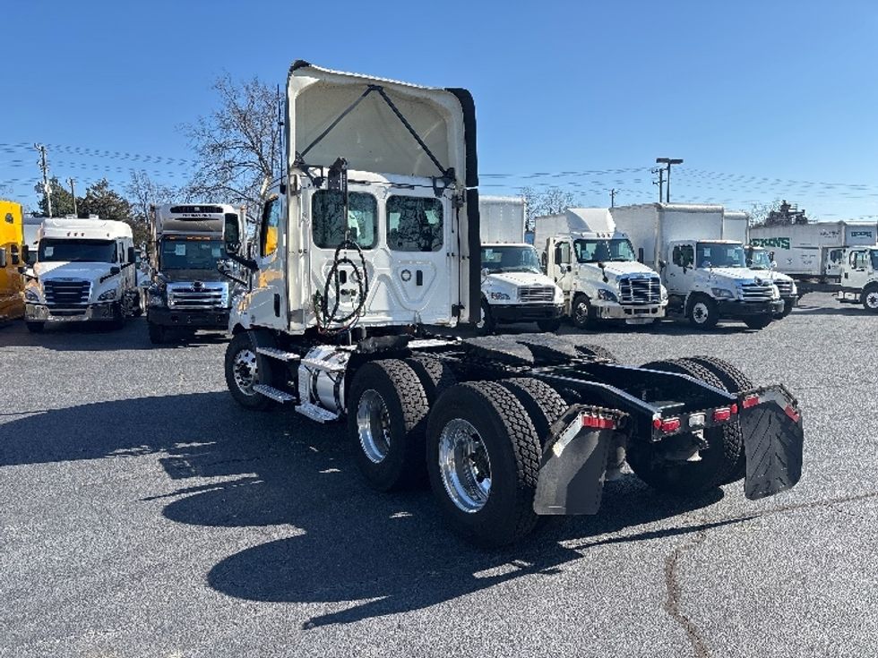 Day Cab Tractor-Heavy Duty Tractors-Freightliner-2021-T11664ST-Concord-NC-396,226\n\t\tmiles-$ 57,000 - Image 5
