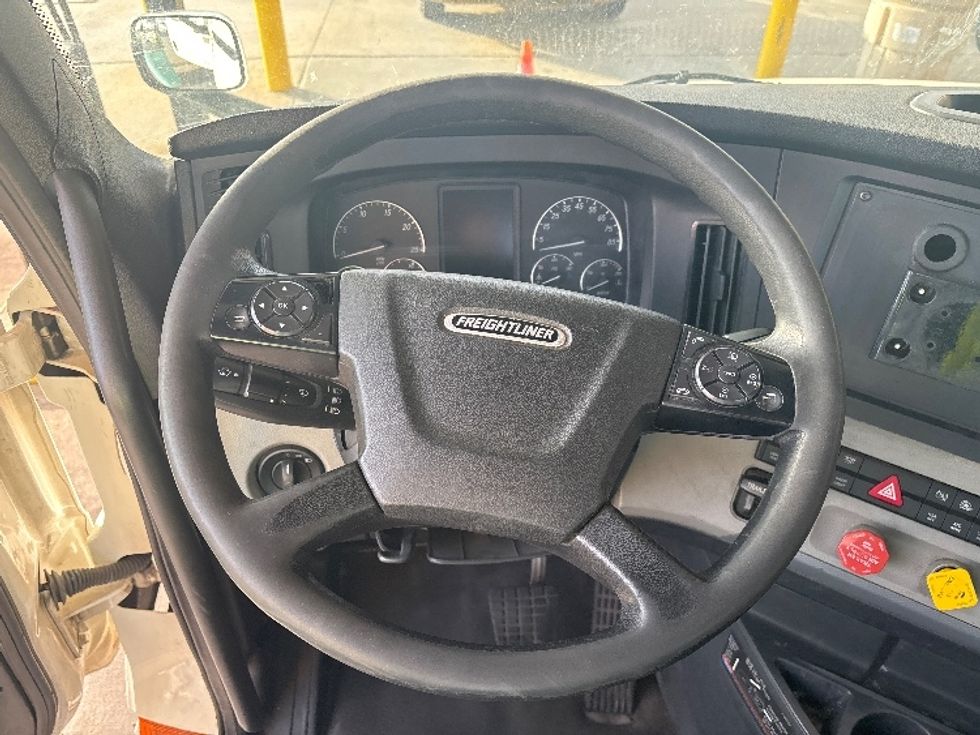 Day Cab Tractor-Heavy Duty Tractors-Freightliner-2021-T11664ST-Concord-NC-417,738\n\t\tmiles-$ 55,500 - Image 11