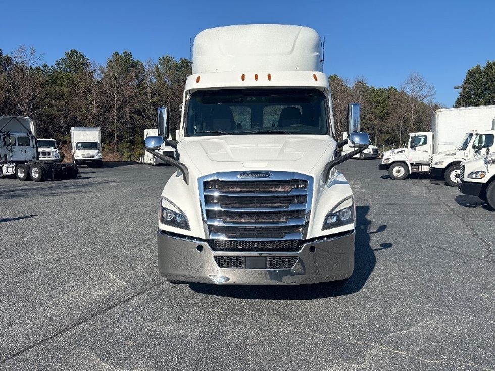 Day Cab Tractor-Heavy Duty Tractors-Freightliner-2021-T11664ST-Concord-NC-417,738\n\t\tmiles-$ 55,500 - Image 2