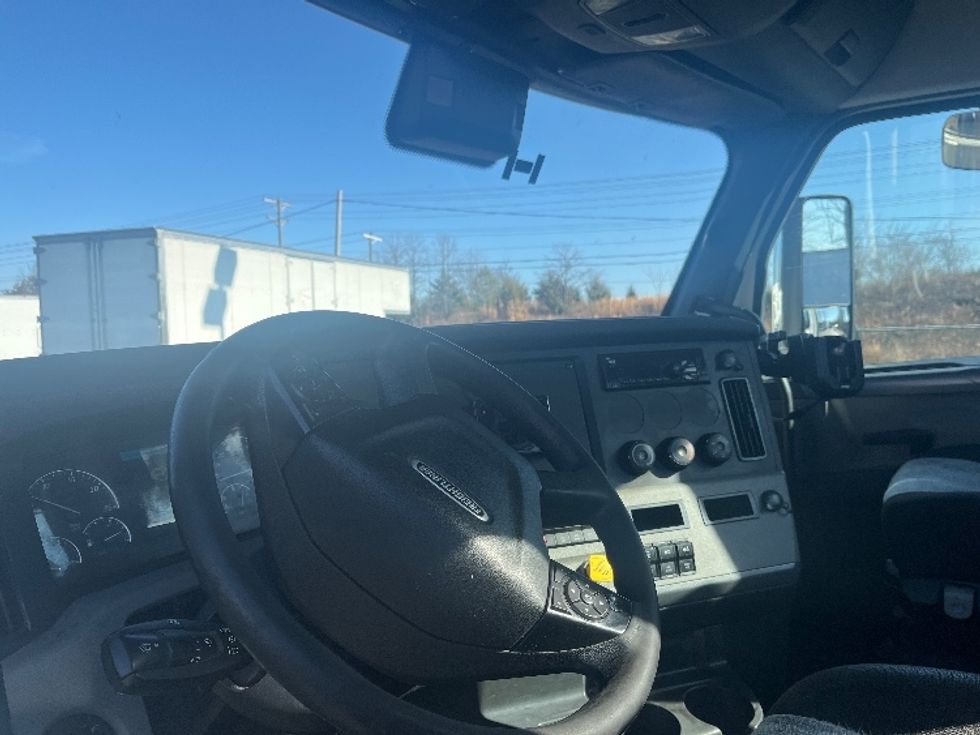 Day Cab Tractor-Heavy Duty Tractors-Freightliner-2021-T11664ST-Concord-NC-422,079\n\t\tmiles-$ 55,250 - Image 10
