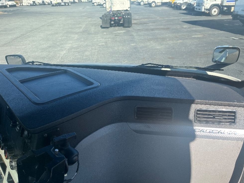 Day Cab Tractor-Heavy Duty Tractors-Freightliner-2021-T11664ST-Concord-NC-422,079\n\t\tmiles-$ 55,250 - Image 13