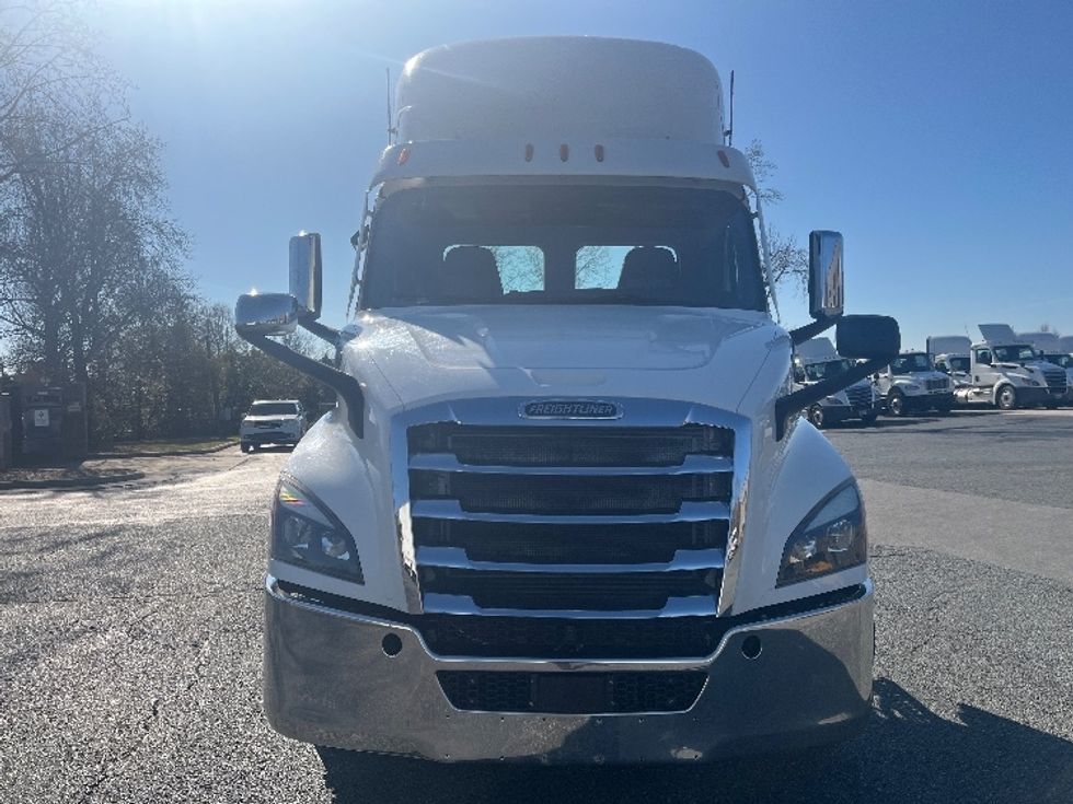 Day Cab Tractor-Heavy Duty Tractors-Freightliner-2021-T11664ST-Concord-NC-422,079\n\t\tmiles-$ 55,250 - Image 2