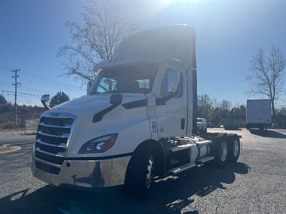 Day Cab Tractor-Heavy Duty Tractors-Freightliner-2021-T11664ST-Concord-NC-422,079\n\t\tmiles-$ 55,250 - Image 3