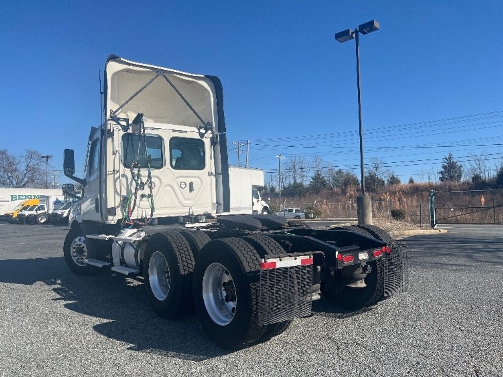 Day Cab Tractor-Heavy Duty Tractors-Freightliner-2021-T11664ST-Concord-NC-422,079\n\t\tmiles-$ 55,250 - Image 5
