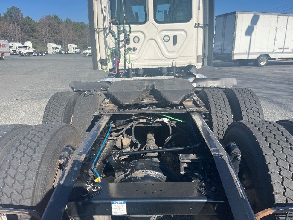 Day Cab Tractor-Heavy Duty Tractors-Freightliner-2021-T11664ST-Concord-NC-422,079\n\t\tmiles-$ 55,250 - Image 6