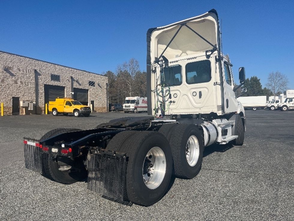 Day Cab Tractor-Heavy Duty Tractors-Freightliner-2021-T11664ST-Concord-NC-422,079\n\t\tmiles-$ 55,250 - Image 7